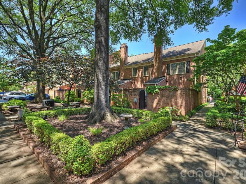520 Poplar Street, Charlotte, NC 28202.  MLS# CAR4375281, YatesRealty ID 26207. 