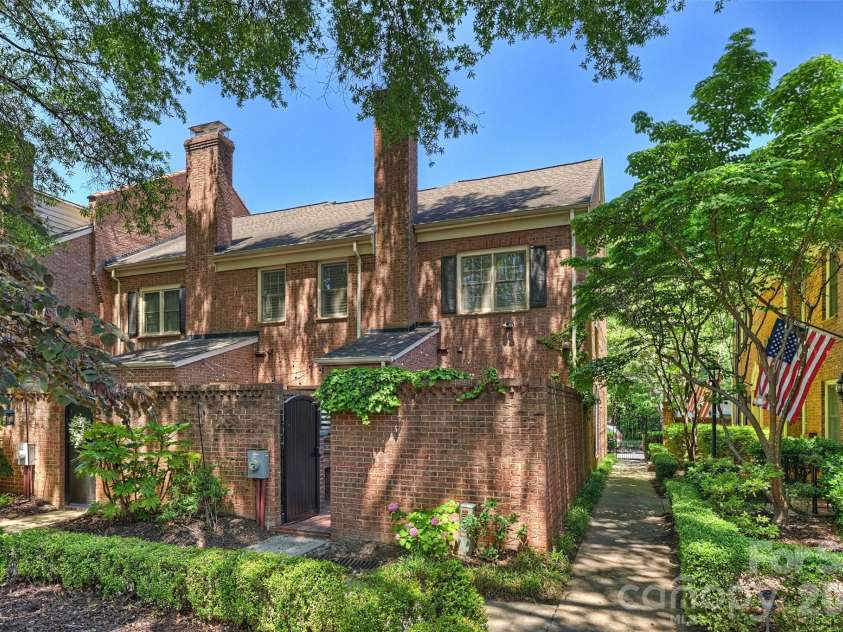 520 Poplar Street, Charlotte, NC 28202.  MLS# CAR4375281, YatesRealty ID 26207. 