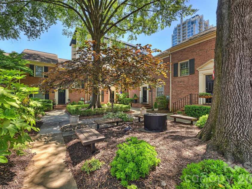 520 Poplar Street, Charlotte, NC 28202.  MLS# CAR4375281, YatesRealty ID 26207. 