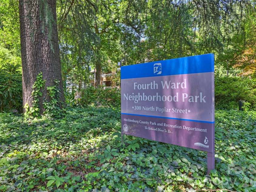 520 Poplar Street, Charlotte, NC 28202.  MLS# CAR4375281, YatesRealty ID 26207. 