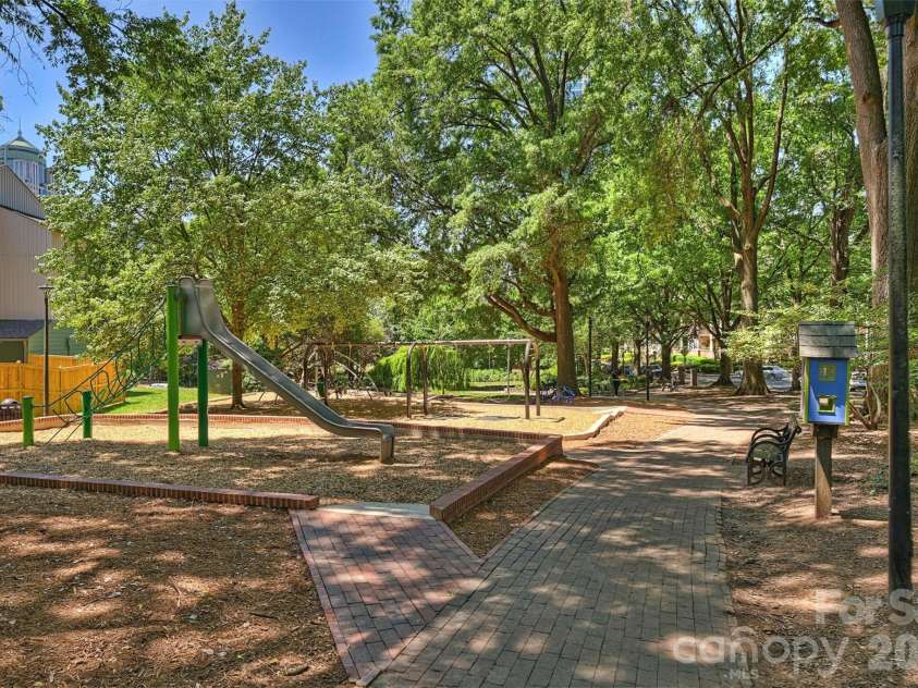 520 Poplar Street, Charlotte, NC 28202.  MLS# CAR4375281, YatesRealty ID 26207. 