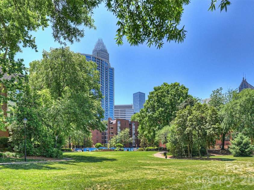 520 Poplar Street, Charlotte, NC 28202.  MLS# CAR4375281, YatesRealty ID 26207. 