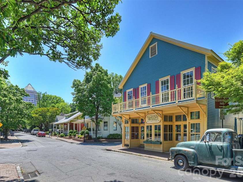 520 Poplar Street, Charlotte, NC 28202.  MLS# CAR4375281, YatesRealty ID 26207. 