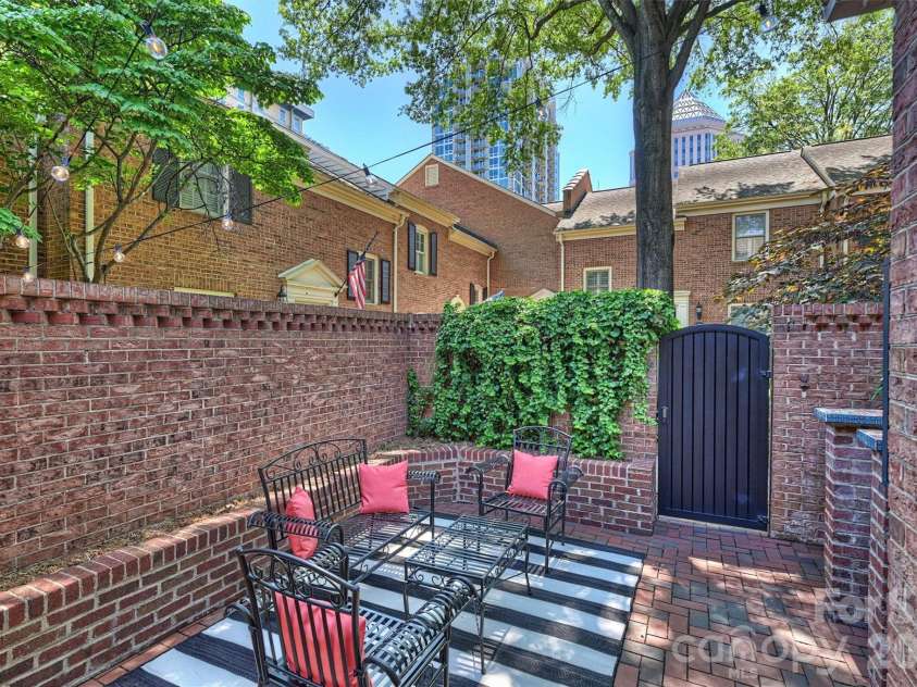 520 Poplar Street, Charlotte, NC 28202.  MLS# CAR4375281, YatesRealty ID 26207. Private brick patio area