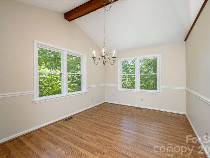 4 Galax Lane, Hendersonville, NC 28791.  MLS# CAR4384268, YatesRealty ID 26208. 