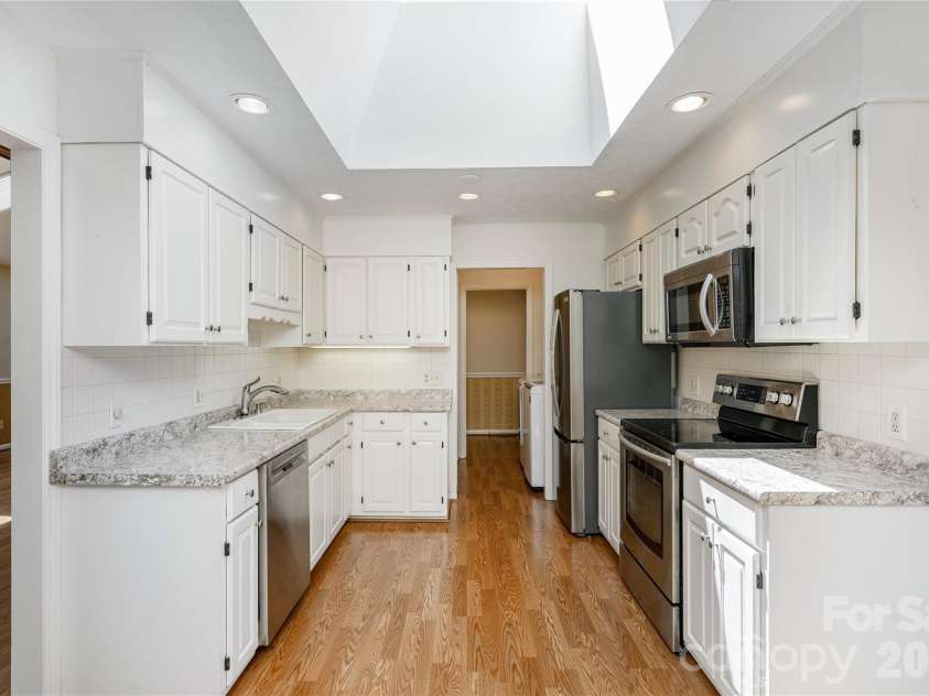 4 Galax Lane, Hendersonville, NC 28791.  MLS# CAR4384268, YatesRealty ID 26208. 