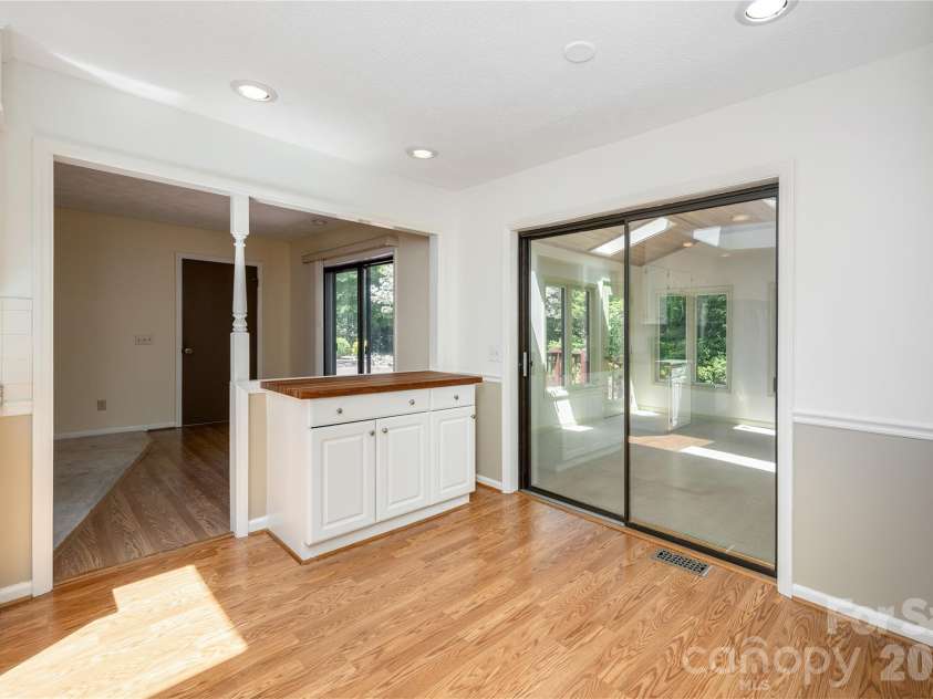 4 Galax Lane, Hendersonville, NC 28791.  MLS# CAR4384268, YatesRealty ID 26208. 