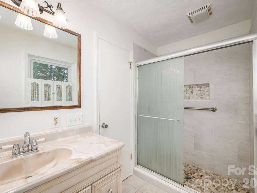 4 Galax Lane, Hendersonville, NC 28791.  MLS# CAR4384268, YatesRealty ID 26208. 