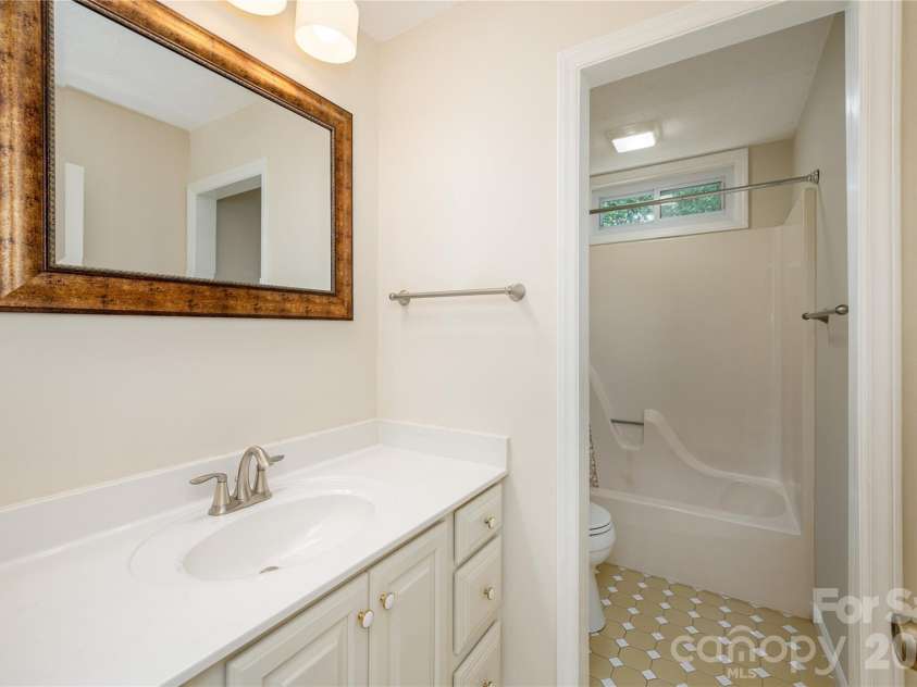 4 Galax Lane, Hendersonville, NC 28791.  MLS# CAR4384268, YatesRealty ID 26208. 