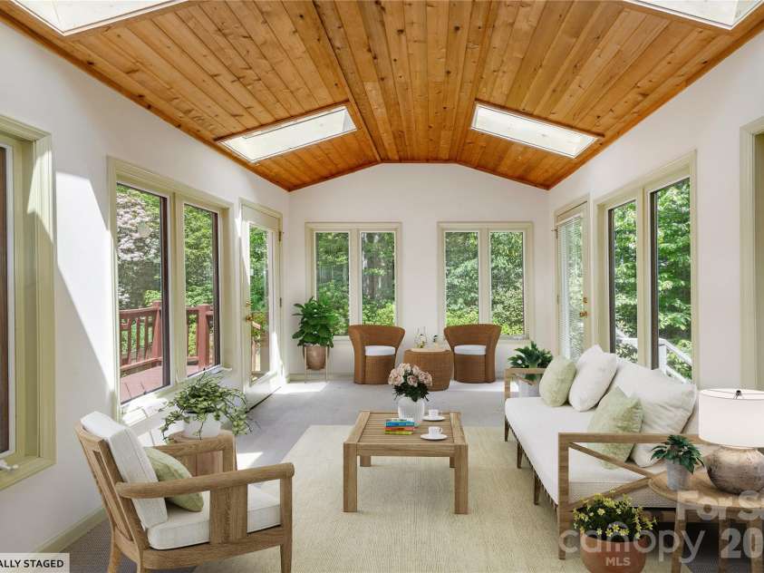 4 Galax Lane, Hendersonville, NC 28791.  MLS# CAR4384268, YatesRealty ID 26208. 
