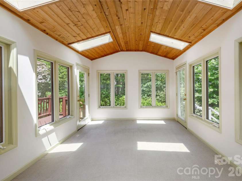 4 Galax Lane, Hendersonville, NC 28791.  MLS# CAR4384268, YatesRealty ID 26208. 