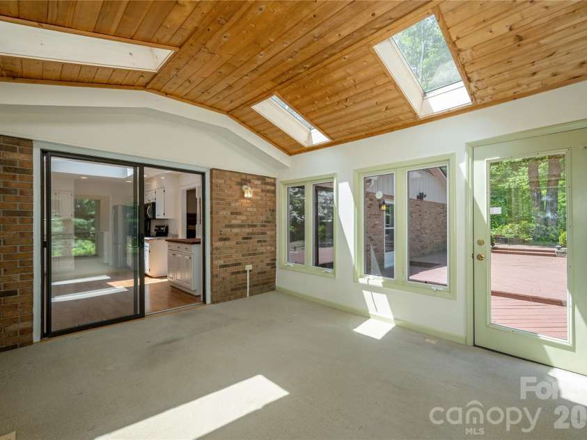 4 Galax Lane, Hendersonville, NC 28791.  MLS# CAR4384268, YatesRealty ID 26208. 