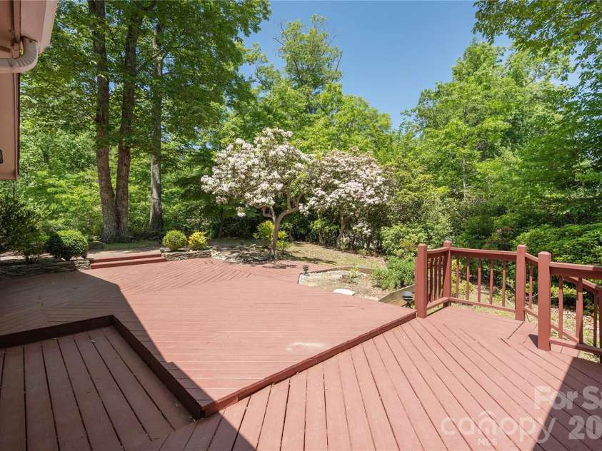 4 Galax Lane, Hendersonville, NC 28791.  MLS# CAR4384268, YatesRealty ID 26208. 