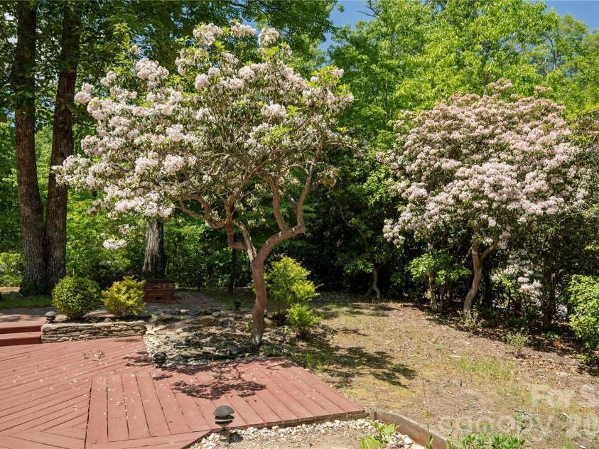 4 Galax Lane, Hendersonville, NC 28791.  MLS# CAR4384268, YatesRealty ID 26208. 
