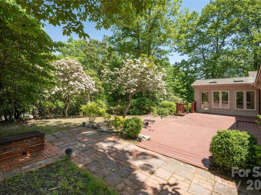 4 Galax Lane, Hendersonville, NC 28791.  MLS# CAR4384268, YatesRealty ID 26208. 