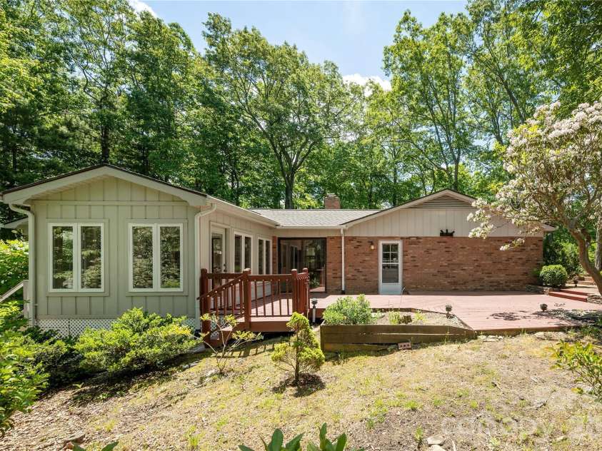 4 Galax Lane, Hendersonville, NC 28791.  MLS# CAR4384268, YatesRealty ID 26208. 