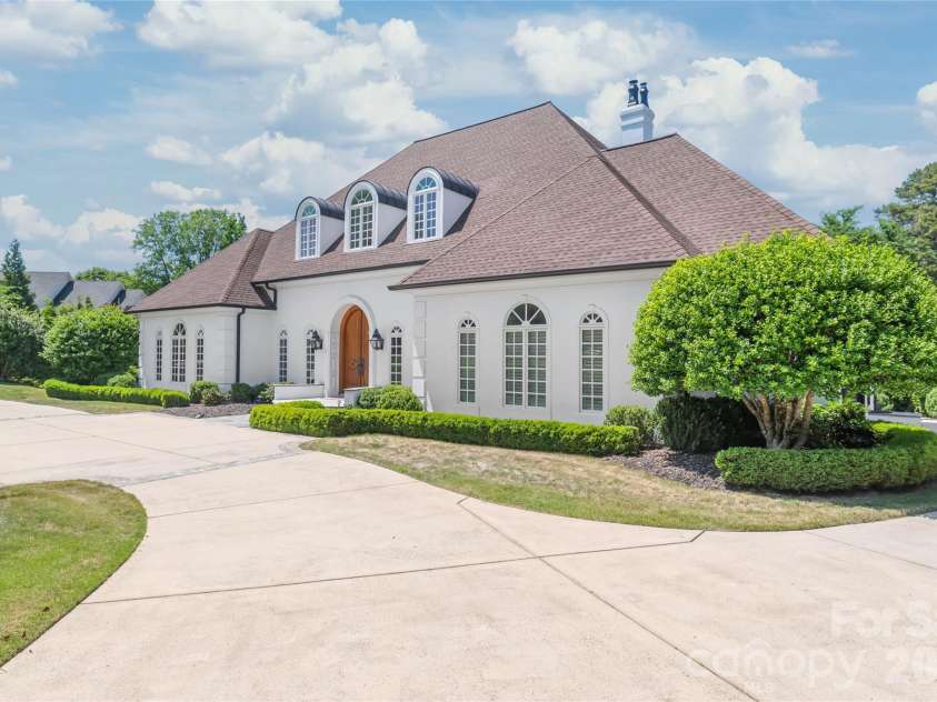 5400 Challisford Lane, Charlotte, NC 28226.  MLS# CAR4383848, YatesRealty ID 26209. 
