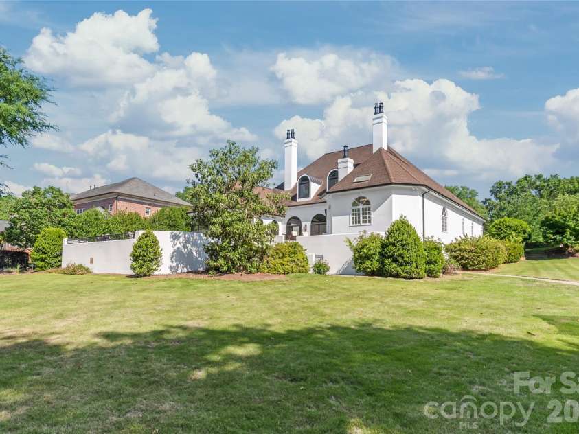 5400 Challisford Lane, Charlotte, NC 28226.  MLS# CAR4383848, YatesRealty ID 26209. 