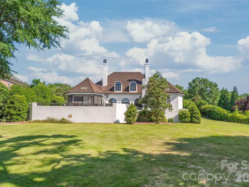 5400 Challisford Lane, Charlotte, NC 28226.  MLS# CAR4383848, YatesRealty ID 26209. Backyard
