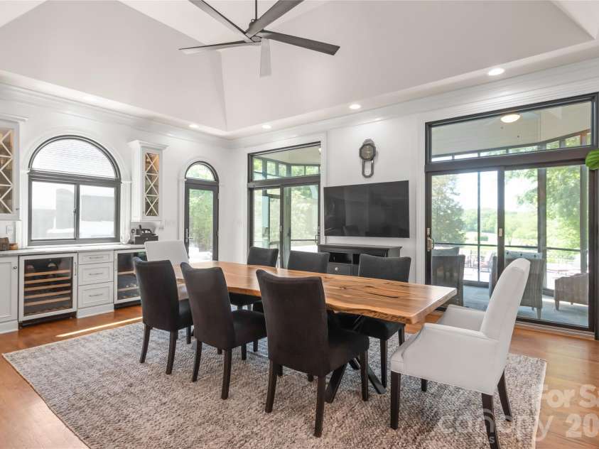 5400 Challisford Lane, Charlotte, NC 28226.  MLS# CAR4383848, YatesRealty ID 26209. Gathering Room