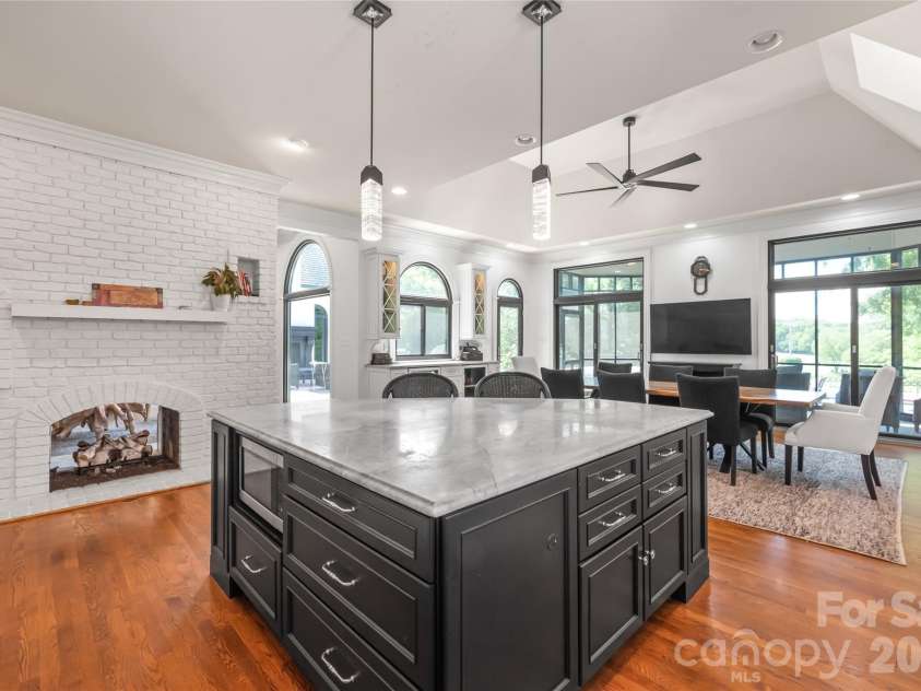 5400 Challisford Lane, Charlotte, NC 28226.  MLS# CAR4383848, YatesRealty ID 26209. Island