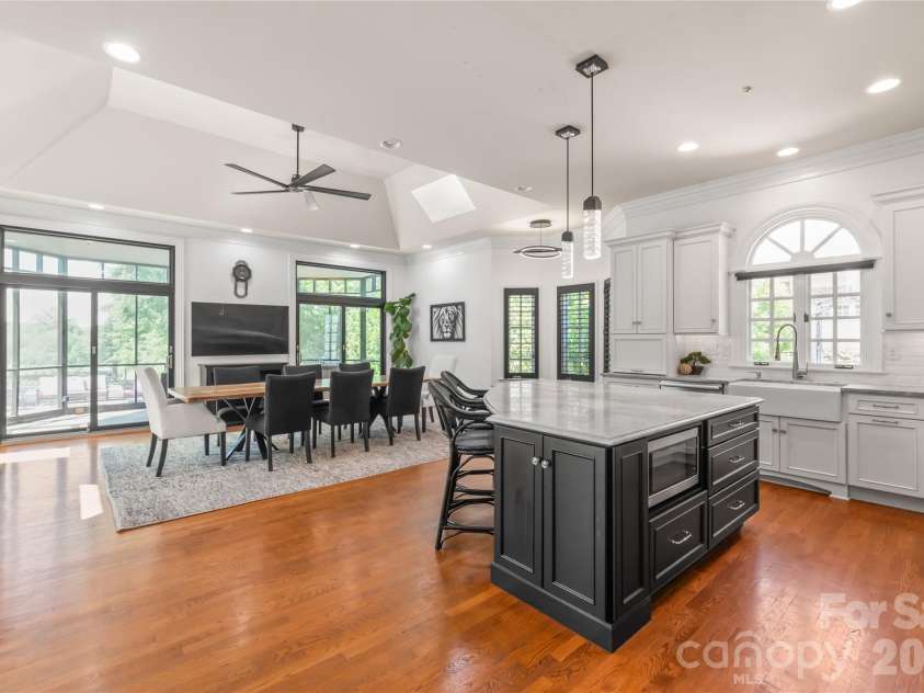 5400 Challisford Lane, Charlotte, NC 28226.  MLS# CAR4383848, YatesRealty ID 26209. Kichen