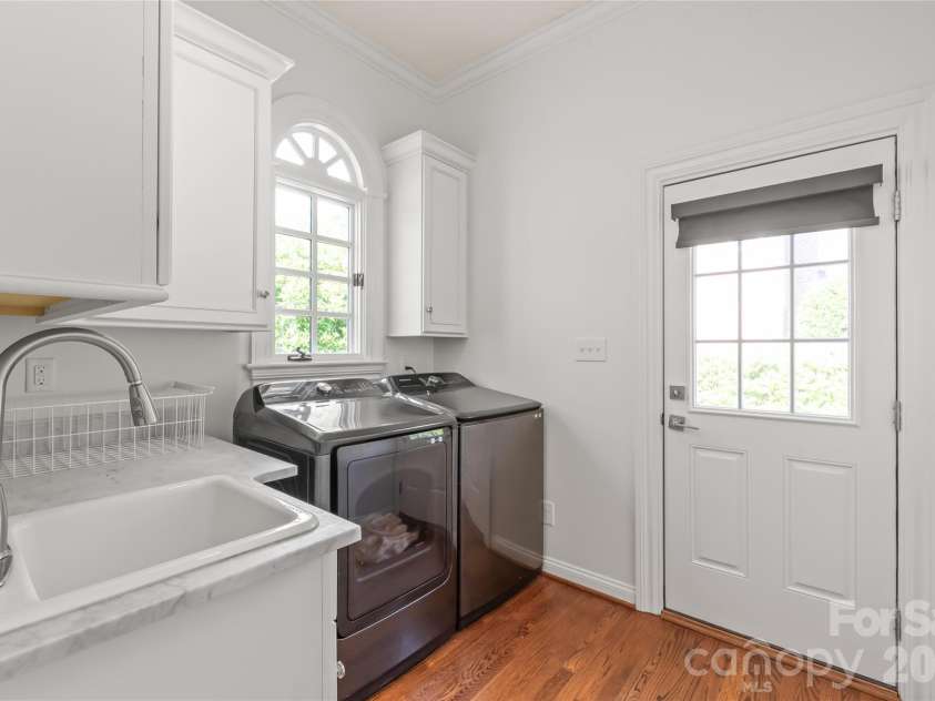 5400 Challisford Lane, Charlotte, NC 28226.  MLS# CAR4383848, YatesRealty ID 26209. Laundry