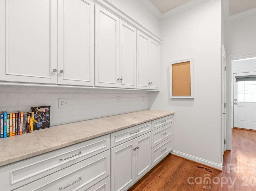 5400 Challisford Lane, Charlotte, NC 28226.  MLS# CAR4383848, YatesRealty ID 26209. Laundry and Drop Zone