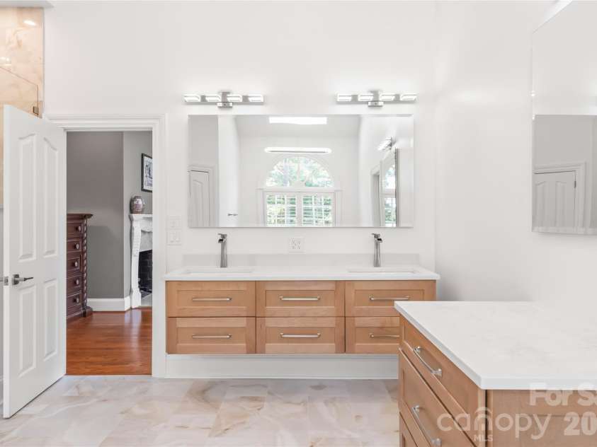 5400 Challisford Lane, Charlotte, NC 28226.  MLS# CAR4383848, YatesRealty ID 26209. Primary Bath Vanities and Storage