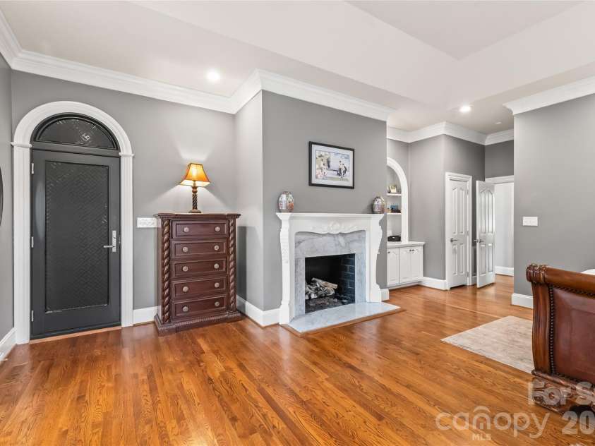 5400 Challisford Lane, Charlotte, NC 28226.  MLS# CAR4383848, YatesRealty ID 26209. Primary Fireplace