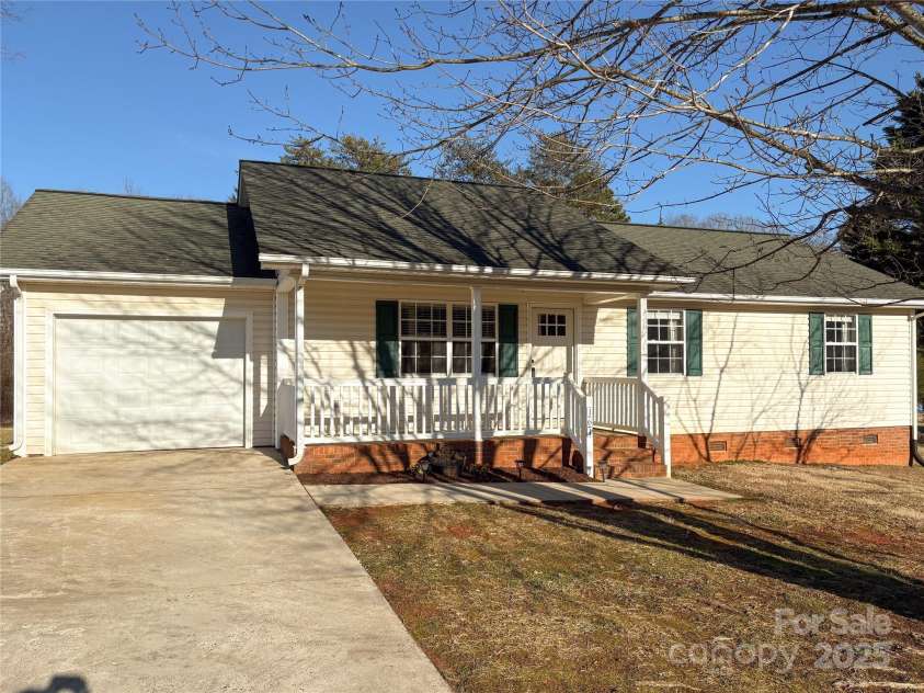 161 Westscott Drive, Statesville, NC 28625.  MLS# CAR4203715, YatesRealty ID 2621. 