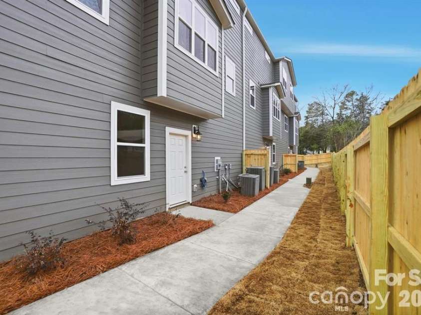 8927 Sharonbrook Drive, Charlotte, NC 28210.  MLS# CAR4402240, YatesRealty ID 2621. 