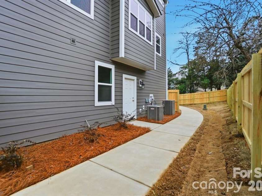 8927 Sharonbrook Drive, Charlotte, NC 28210.  MLS# CAR4402240, YatesRealty ID 2621. 