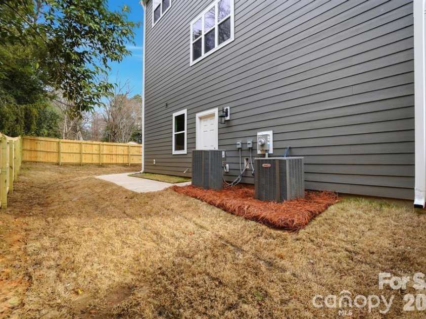 8927 Sharonbrook Drive, Charlotte, NC 28210.  MLS# CAR4402240, YatesRealty ID 2621. 