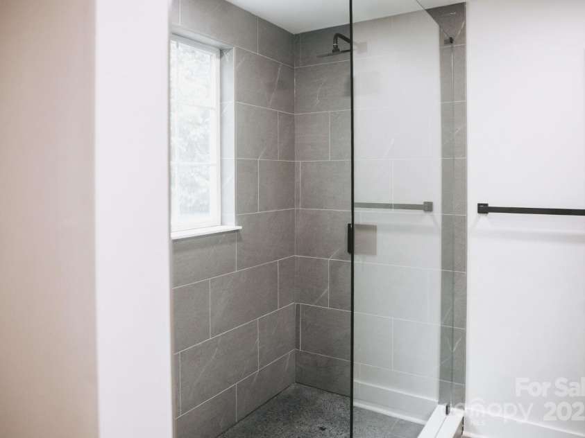3220 Winchelsea Drive, Charlotte, NC 28212.  MLS# CAR4280478, YatesRealty ID 26210. 