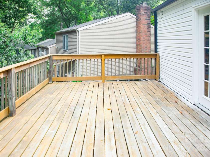 3220 Winchelsea Drive, Charlotte, NC 28212.  MLS# CAR4280478, YatesRealty ID 26210. 