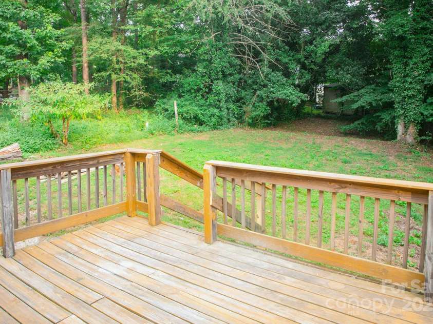 3220 Winchelsea Drive, Charlotte, NC 28212.  MLS# CAR4280478, YatesRealty ID 26210. 