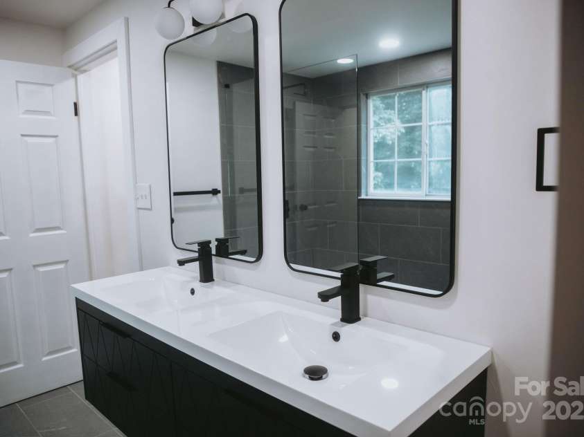 3220 Winchelsea Drive, Charlotte, NC 28212.  MLS# CAR4280478, YatesRealty ID 26210. 