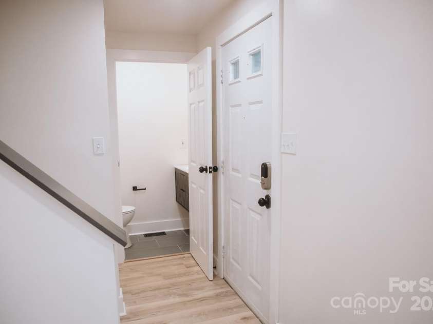 3220 Winchelsea Drive, Charlotte, NC 28212.  MLS# CAR4280478, YatesRealty ID 26210. 