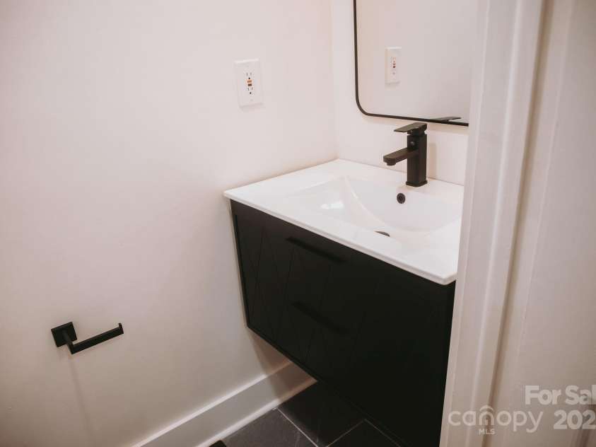 3220 Winchelsea Drive, Charlotte, NC 28212.  MLS# CAR4280478, YatesRealty ID 26210. 