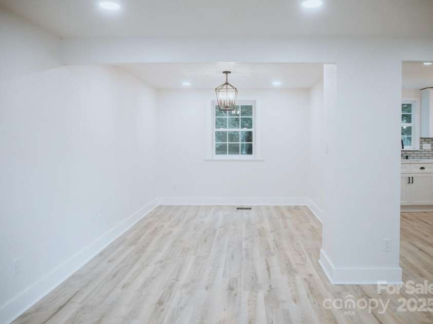 3220 Winchelsea Drive, Charlotte, NC 28212.  MLS# CAR4280478, YatesRealty ID 26210. 