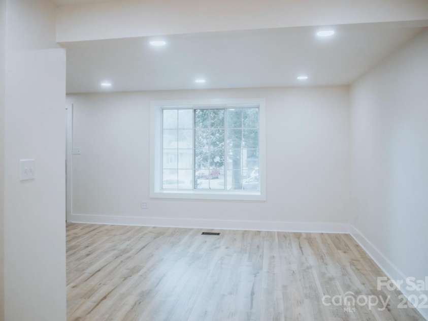 3220 Winchelsea Drive, Charlotte, NC 28212.  MLS# CAR4280478, YatesRealty ID 26210. 