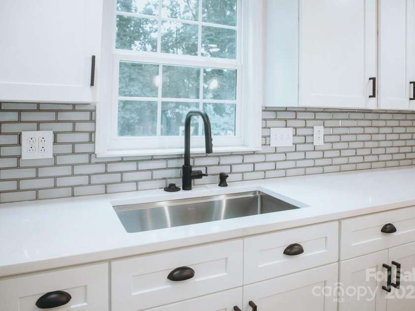 3220 Winchelsea Drive, Charlotte, NC 28212.  MLS# CAR4280478, YatesRealty ID 26210. 
