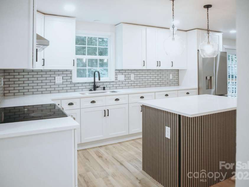 3220 Winchelsea Drive, Charlotte, NC 28212.  MLS# CAR4280478, YatesRealty ID 26210. 