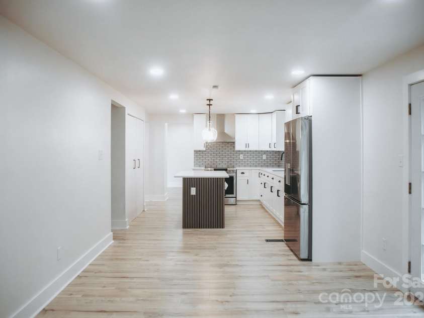 3220 Winchelsea Drive, Charlotte, NC 28212.  MLS# CAR4280478, YatesRealty ID 26210. 