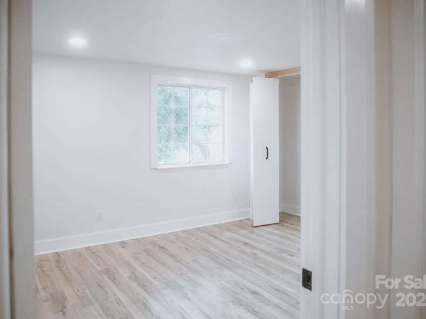 3220 Winchelsea Drive, Charlotte, NC 28212.  MLS# CAR4280478, YatesRealty ID 26210. 