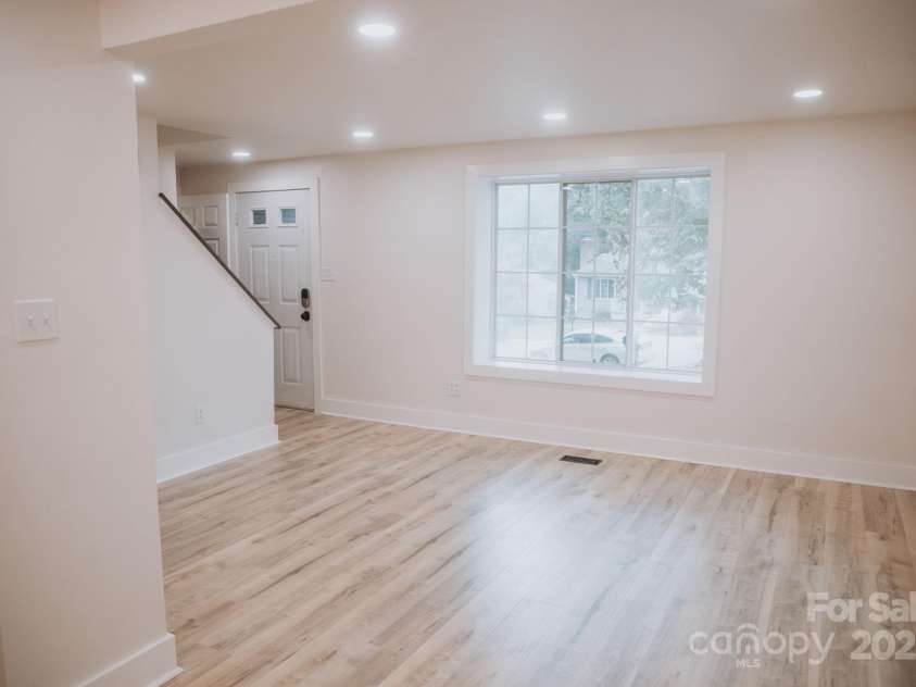 3220 Winchelsea Drive, Charlotte, NC 28212.  MLS# CAR4280478, YatesRealty ID 26210. 