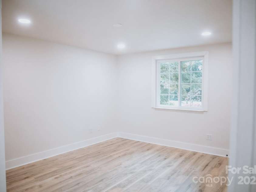 3220 Winchelsea Drive, Charlotte, NC 28212.  MLS# CAR4280478, YatesRealty ID 26210. 