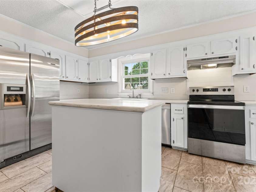 1724 Windy Rush Lane, Gastonia, NC 28054.  MLS# CAR4259446, YatesRealty ID 26211. 