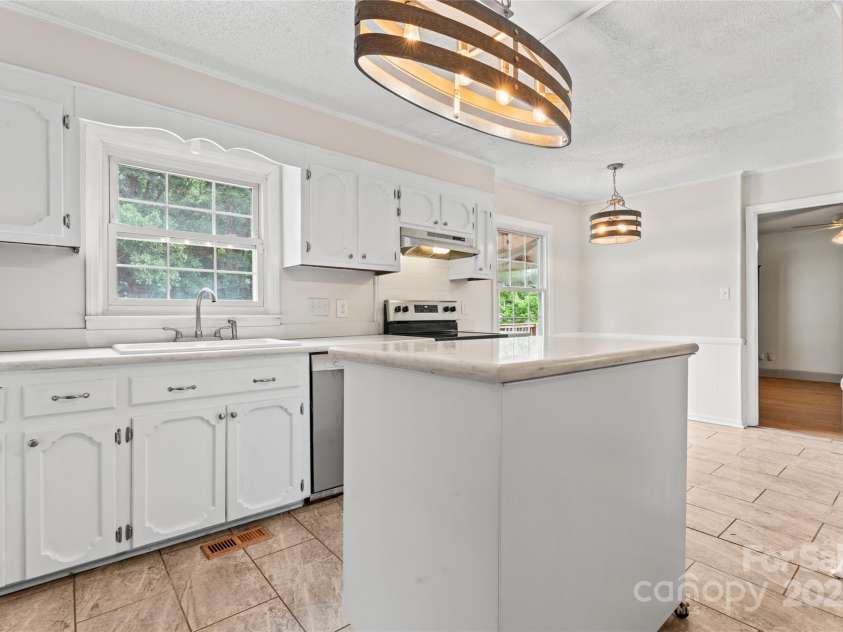 1724 Windy Rush Lane, Gastonia, NC 28054.  MLS# CAR4259446, YatesRealty ID 26211. 